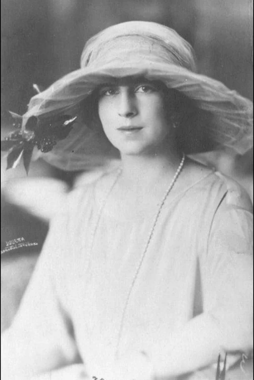 Regina Elena a Romaniei, Regina celor trei exiluri (25) jpg