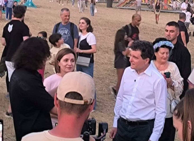 Președintele Nicușor Dan a făcut o vizită inopinată în Republica Moldova. Alături de Maia Sandu la Festivalul Lupilor
