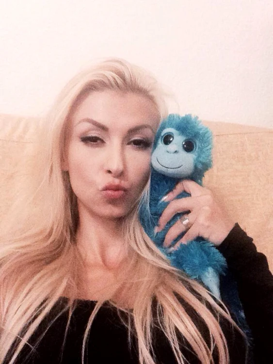 Nu o să-ţi vină să crezi cu cine doarme Andreea Bălan!