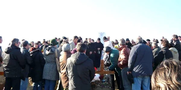 Sute de tulceni au participat la înmormântare