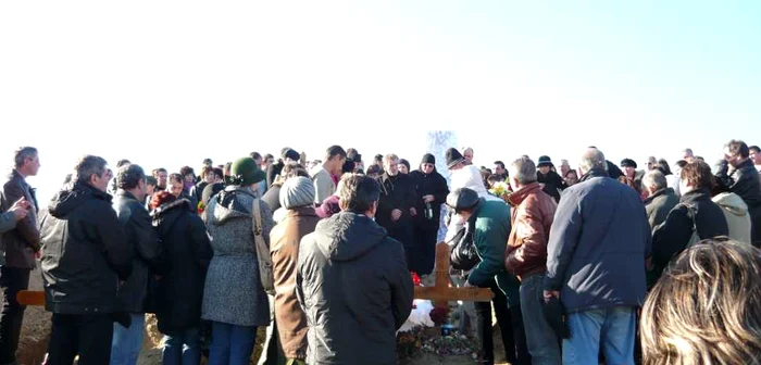 Sute de tulceni au participat la înmormântare