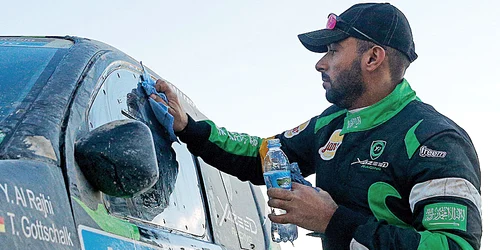 Membru al unei influente familii din Arabia Saudită, Yazeed Al Rajhi a abandonat Raliul Dakar, ratând stupid clasarea pe podium jpeg