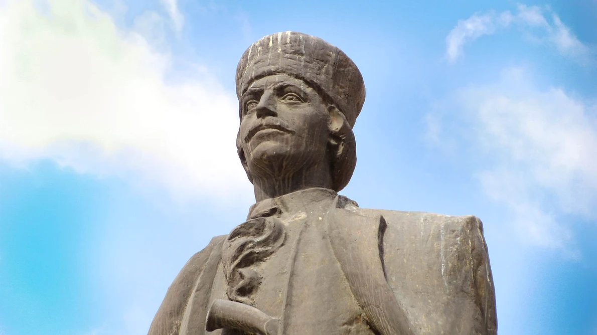 Statuia lui Avram Iancu de la Turda (© Ana Maria Catalina / Wikimedia Commons)