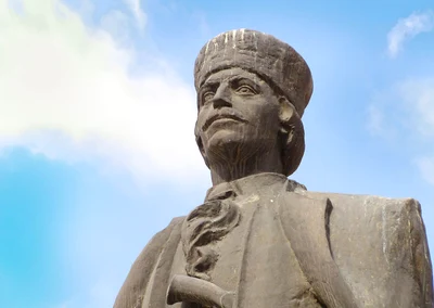 Statuia lui Avram Iancu de la Turda (© Ana Maria Catalina / Wikimedia Commons)
