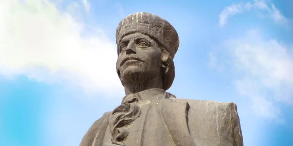 Statuia lui Avram Iancu de la Turda (© Ana Maria Catalina / Wikimedia Commons)