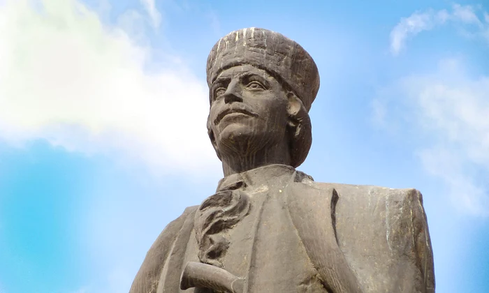 Statuia lui Avram Iancu de la Turda (© Ana Maria Catalina / Wikimedia Commons)