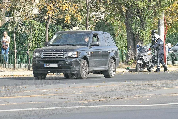 Este oprit de poliţie după două străzi