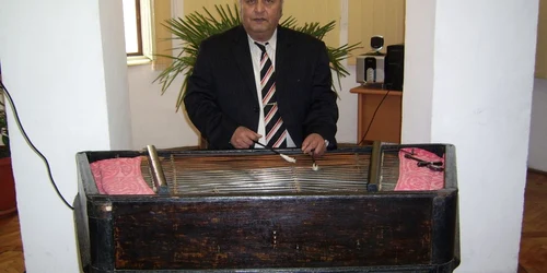 Gheorghe Mihalache cântă la ţambal de la vârsta de 10 ani