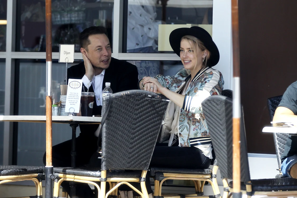 Elon Musk şi Amber Heard au avutt o relaţie scurtă jpeg