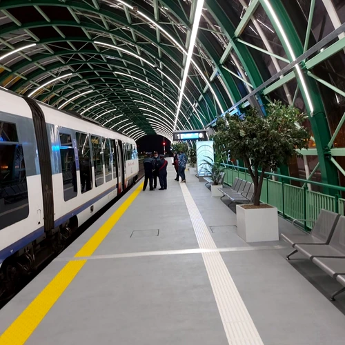 Primul tren a plecat din stația Aeroportului Otopeni aseară, la ora 23.50Foto: clubferoviar.ro