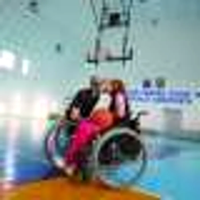 Cei doi fac parte din echipa de baschet constănţeană a persoanelor cu dizabilităţi