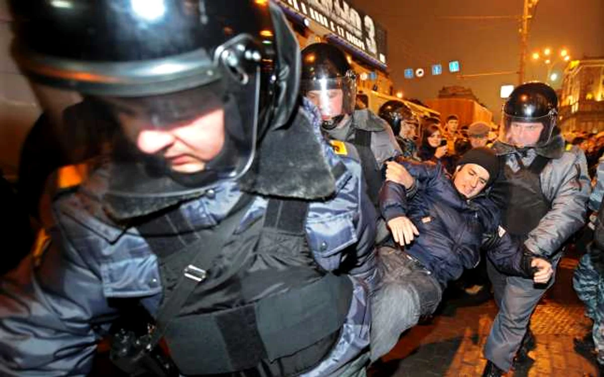 FOTO AFP: Ruşi la urne