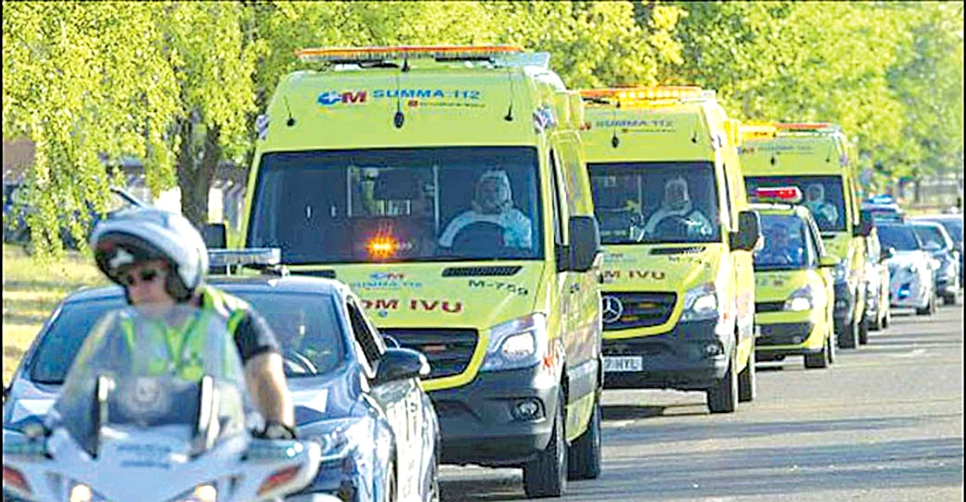 Au fost preluaţi de ambulanţe şi internaţi la  Spitalul Carlos III din Madrid