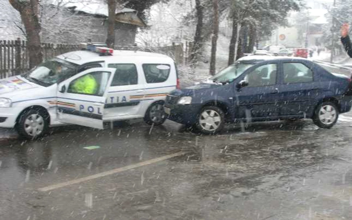 Mașina Poliției a fost avariată în urma accidentului