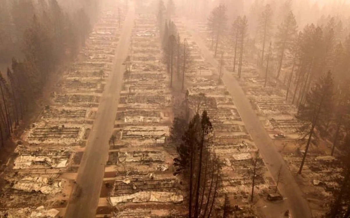 Oraşul Paradise după incendiu FOTO Twitter @carlquintanilla