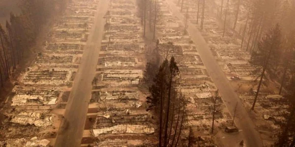 Orasul Paradise din California dupa incendiu FOTO Twitter @carlquintanilla