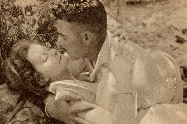 Greta Garbo și John Gilbert, în filmul „Love” (1927), o adaptare a romanului „Anna Karenina”, de Lev Tolstoi 