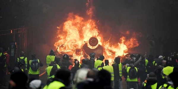 Proteste vestele galbene la Paris FOTO AFP