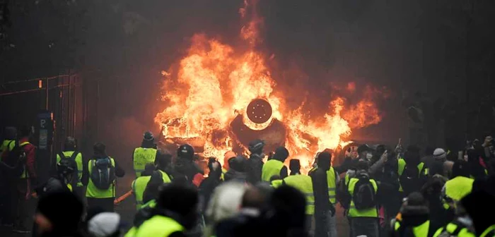 "Vestele galbene" anunţă noi proteste pentru sâmbătă