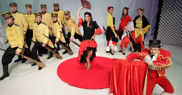 Scenă din spectacolul „Carmen“, al Teatrului din Chişinău FOTO Teatrul Masca