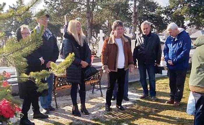 La parastas au venit și foștii colegi ai lui Cornel