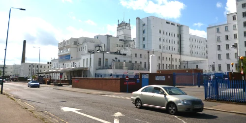 Spitalul St Helier Sutton Londra foto Wikipedia jpg