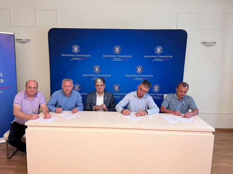 Sindicaliştii, după discuţii cu ministrul Finanţelor: Nu vor fi disponibilizări, iar salariile se vor egaliza
