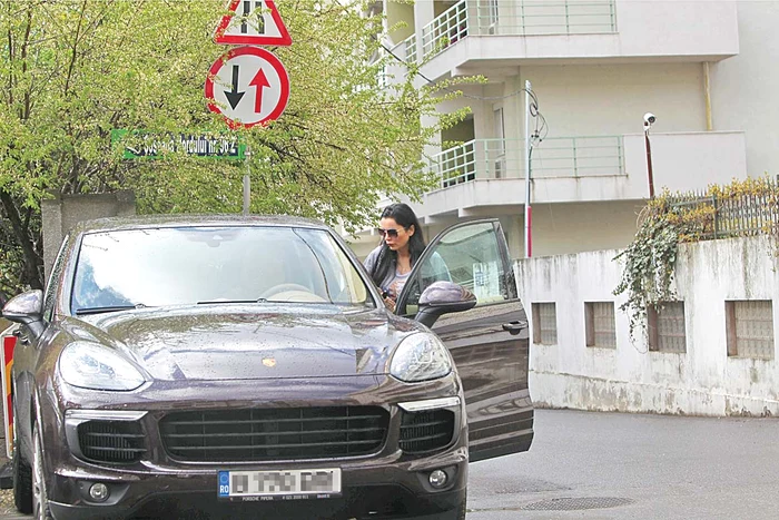 Maşină Porsche Cayenne de 100.000 de euro