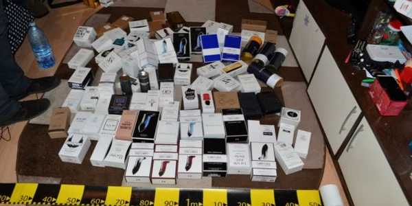 O parte dintre parfumurile confiscate la Galaţi FOTO Poliţia de Frontieră
