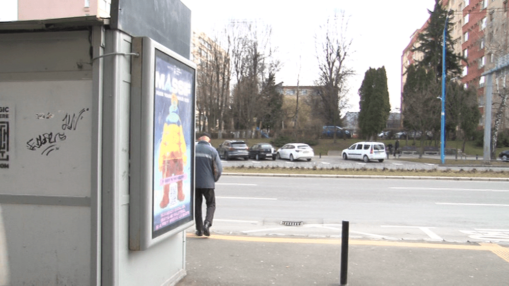Jurnalistă atacată în plină zi de un aurolac, la Brașov. Ce spun locatarii din zonă