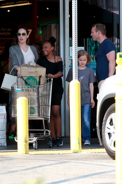 *EXCLUSIVE* Angelina Jolie is spotted shopping with her kids as divorce feud with Brad heats up once again *Web Must Call for Pricing* jpeg