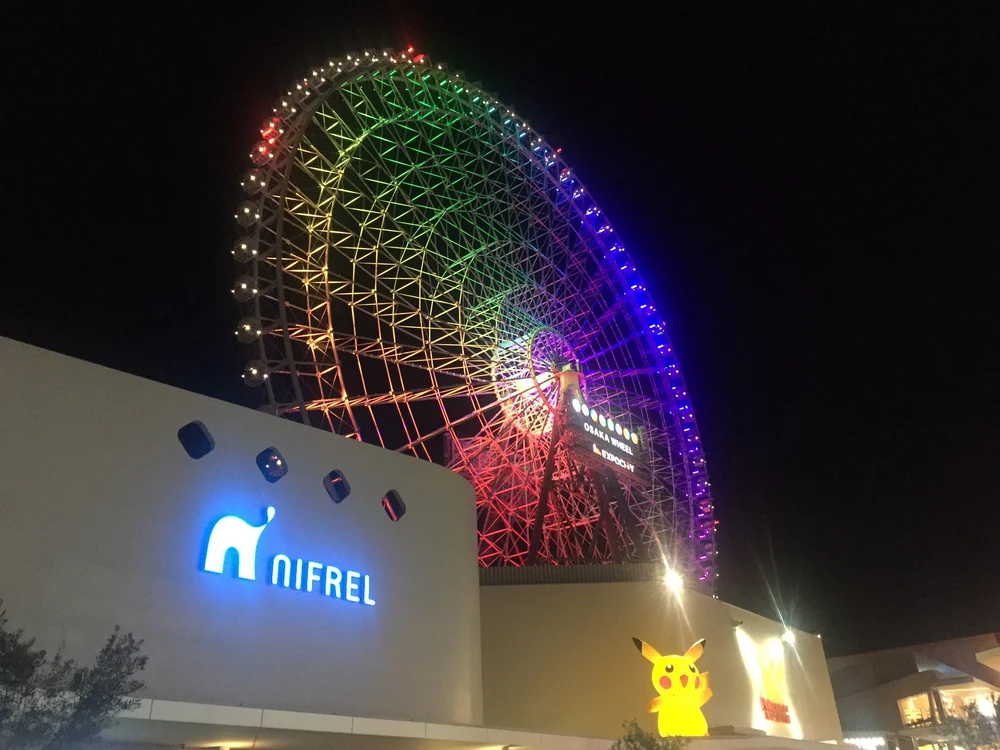 Peste 20 de persoane au rămas blocate 9 ore pe cea mai înaltă roată panoramică din Japonia, în uma unui fulger