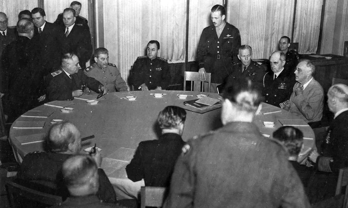 Cum l a târât Stalin pe Roosevelt tocmai până la Ialta jpeg
