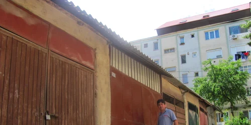 Proprietarii garajelor spun că au autorizaţie de construcţie pentru ele