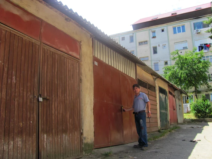 Proprietarii garajelor spun că au autorizaţie de construcţie pentru ele