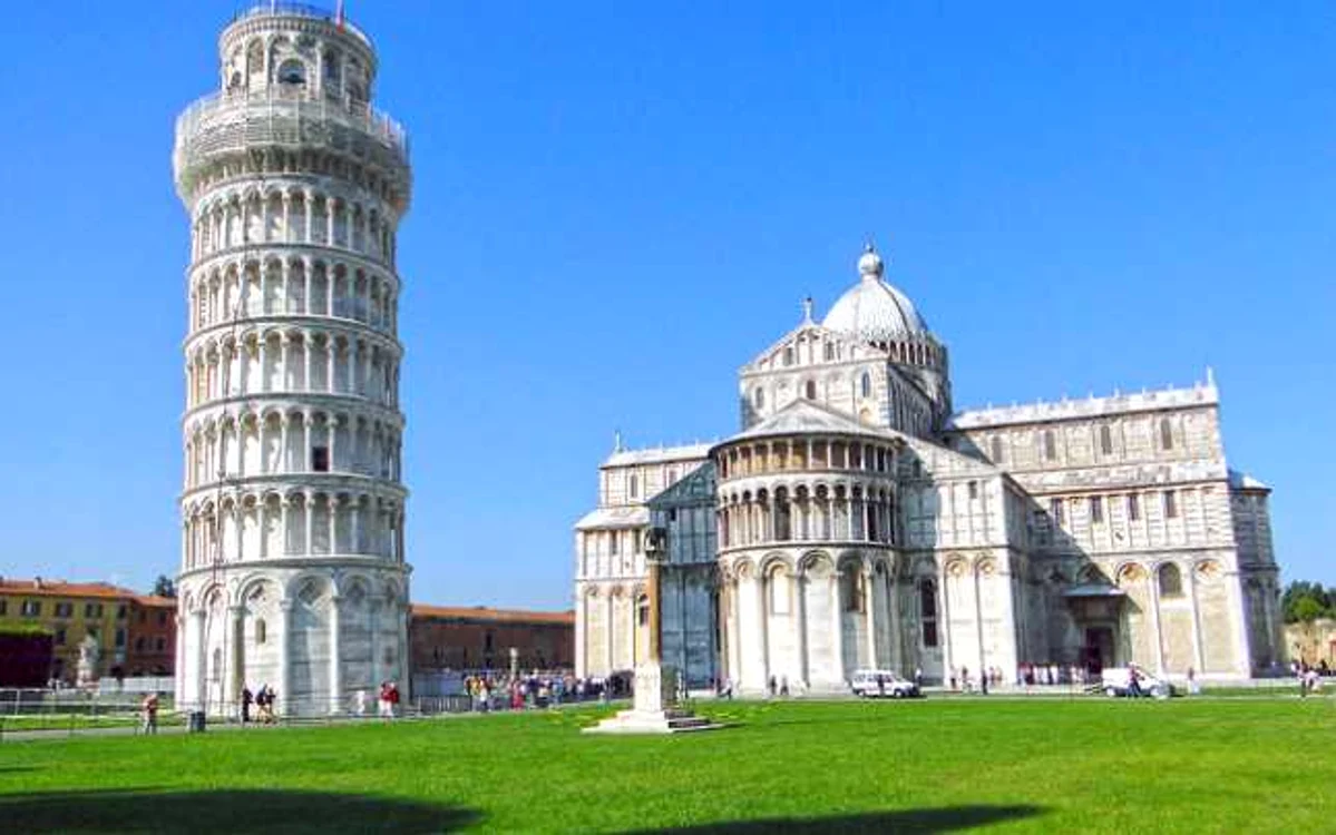 Turnul înclinat din Pisa, Italia. FOTO europetravelz.com