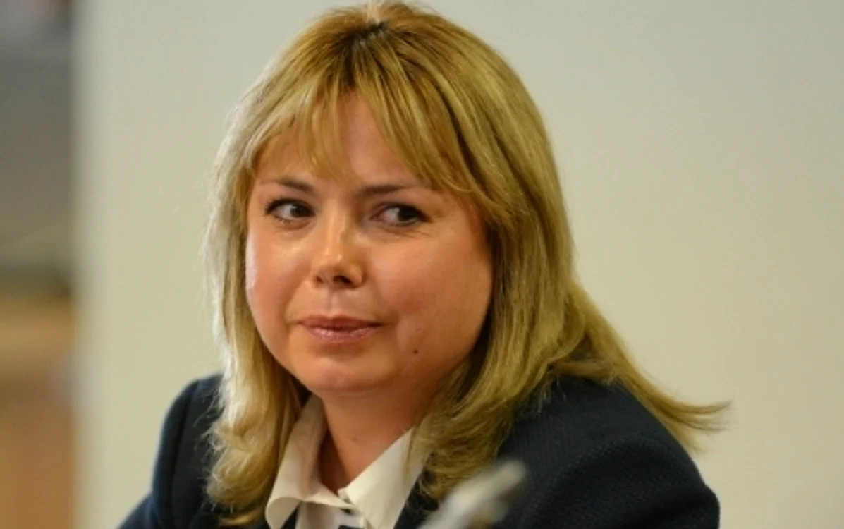 Ministrul Anca Dragu vrea ”înghețarea” salariului minim la 1.075 lei