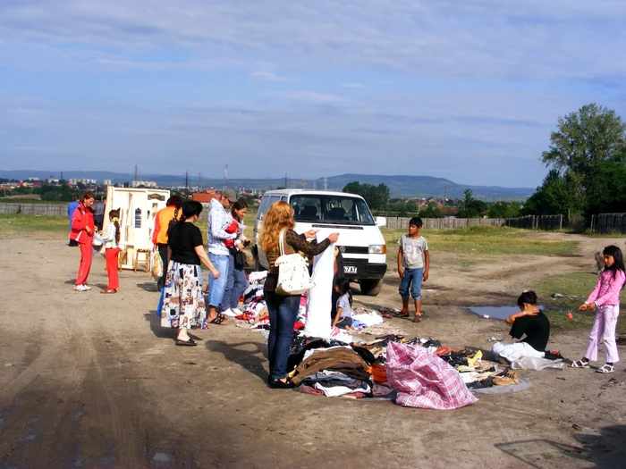 Hainele second hand pot fi periculoase dacă nu sunt dezinfectate FOTO Corina Macavei