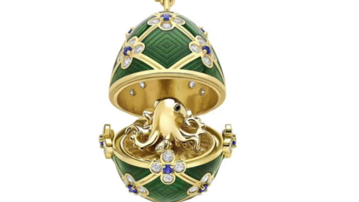 Bijuterie Fabergé cu 60 de diamante și 15 safire, înghițită de un bărbat într-un magazin. Pandantivul valorează 20.000 de euro