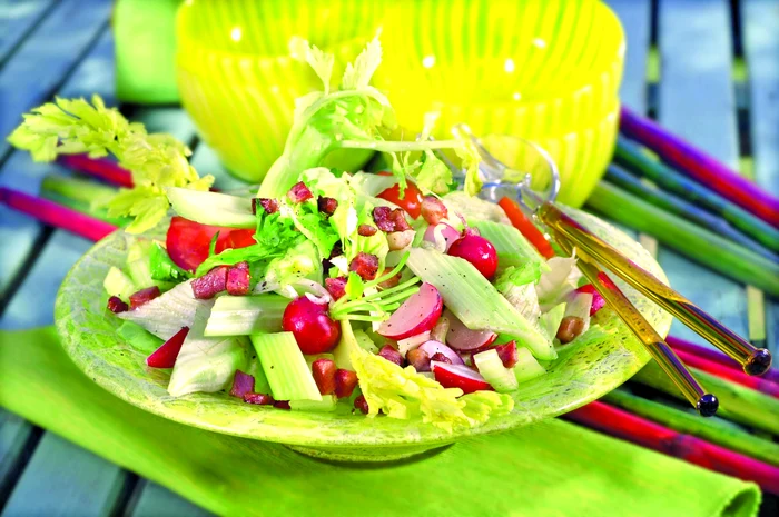 
    Salată cu ţelină  