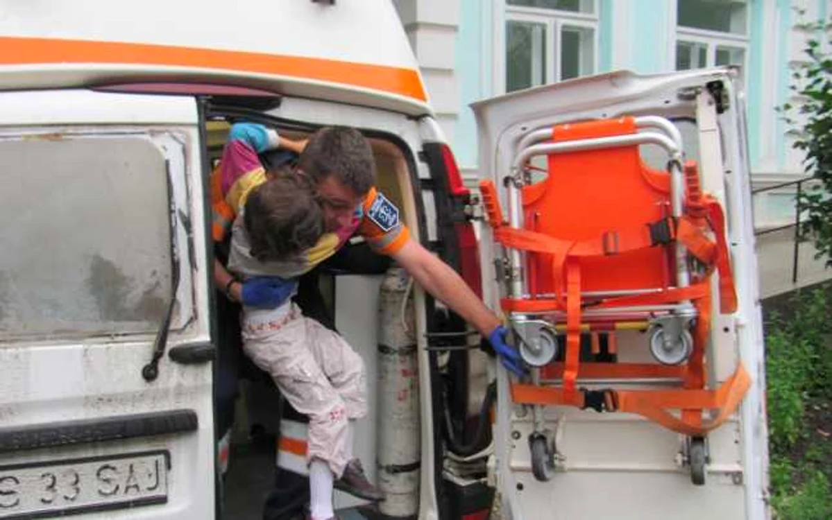 25 de copii au ajuns în spital după petrecerea la grătar organizată în şcoală FOTO Sabina Ghiorghe