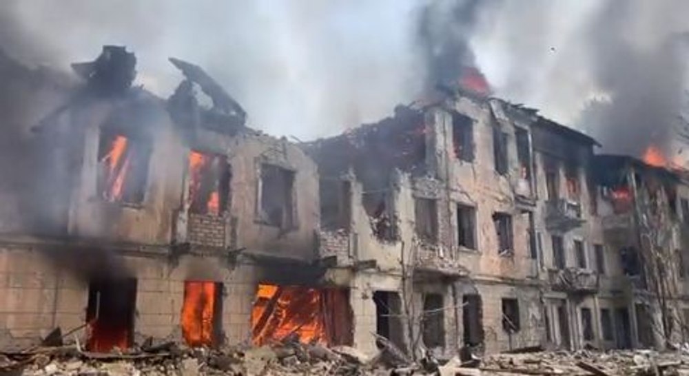 Spital din Dnipro în flăcări după un atac cu rachete. Un mort și mai mulți răniți VIDEO