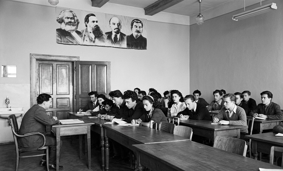 Anul în care studenții le-au spus „NU“ comuniștilor. Legătura dintre revolta tinerilor și Ceaușescu și Iliescu, explicată de un reputat istoric