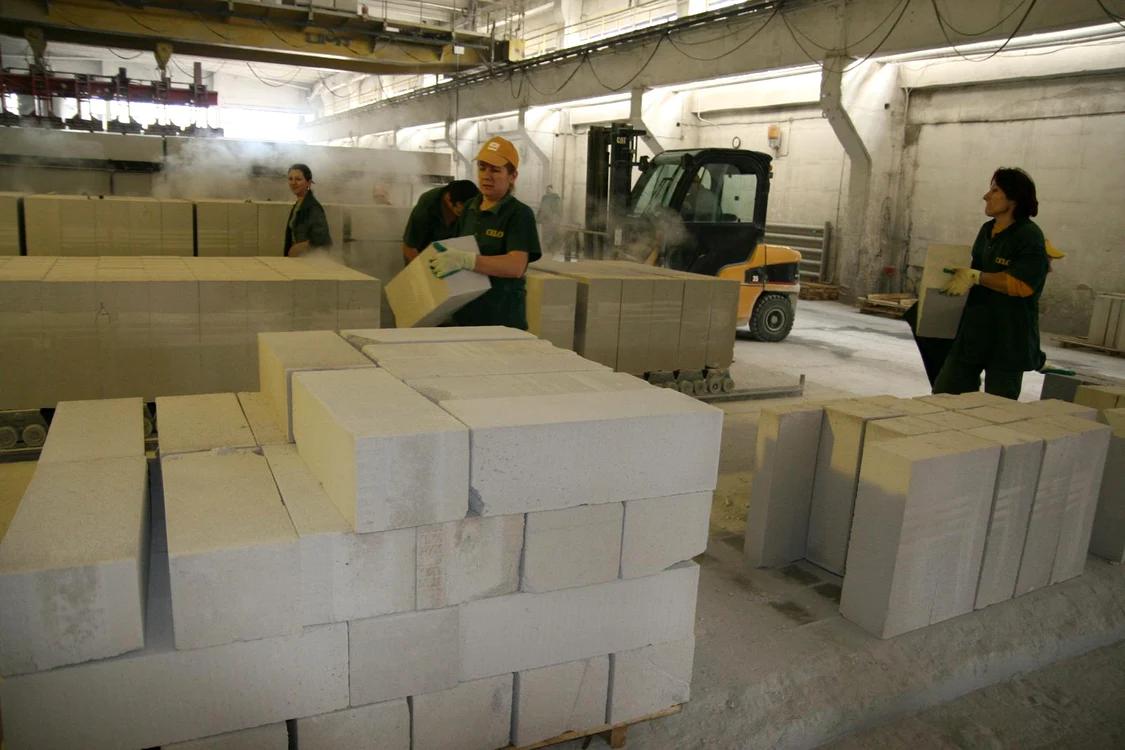 Producătorii de BCA speră ca programul guvernamental să stimuleze consumul de materiale de construcţii