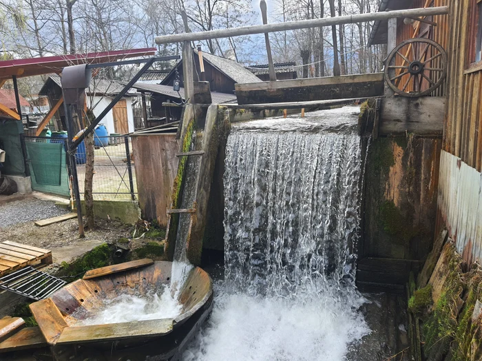 Tradiția vâltorii precum cea de la Moara lui Mecleș din Săcel riscă să dispară. FOTO: R.F.