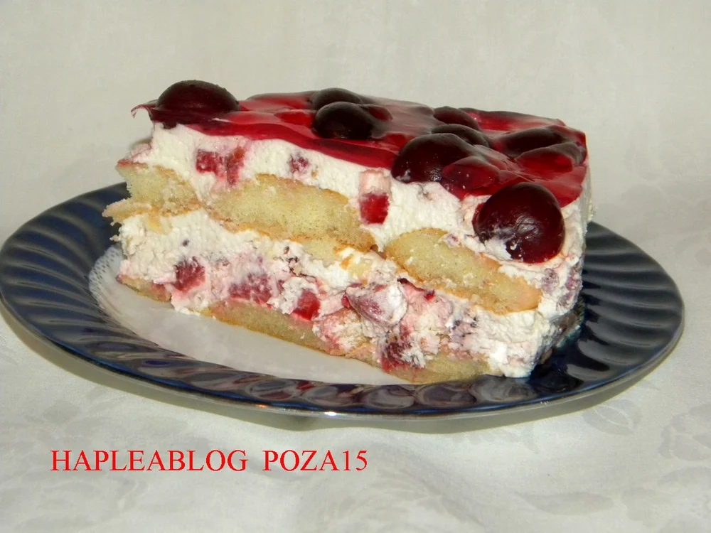 tort cu crema mascarpone capsuni zmeura si visine 15 jpeg
