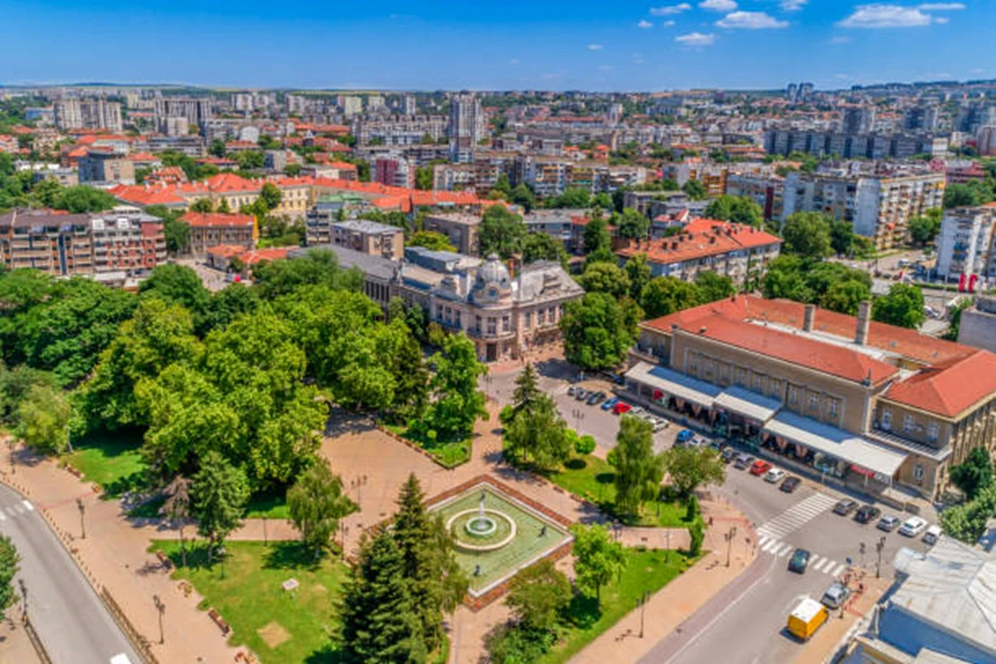 Tot mai mulți români vin în Ruse / foto: IStock