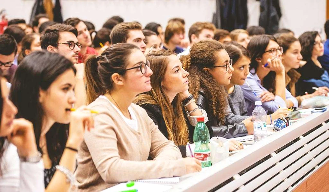 O facultate din România renunță la lucrarea de licență - Foto Arhivă