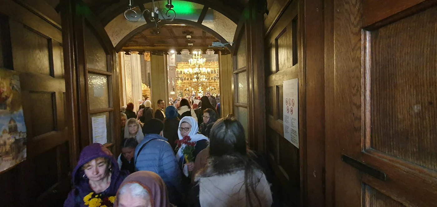 Intrare în Catedrala Patriarhală din București