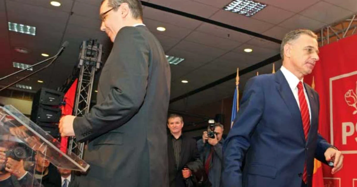 Victor Ponta i-a întors spatele lui Mircea Geoană pe motiv că are alte lucruri mai importante de rezolvat